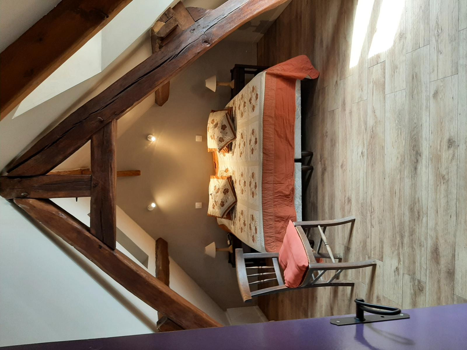 
                                                Location
                                                 Petite maison tranquille près de la forêt.
