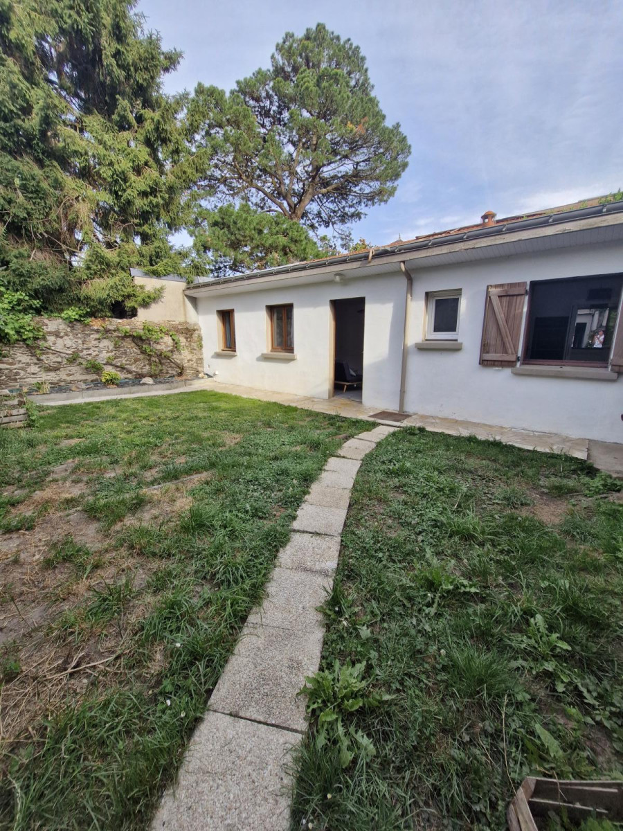 
                                                Location
                                                 Petite maison type t2