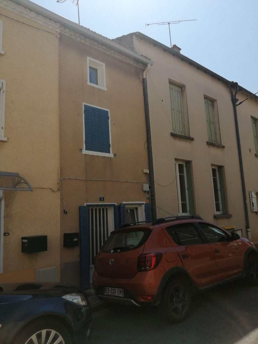 
                                                Location
                                                 Petite maison ville avec jardin quartier Calme.