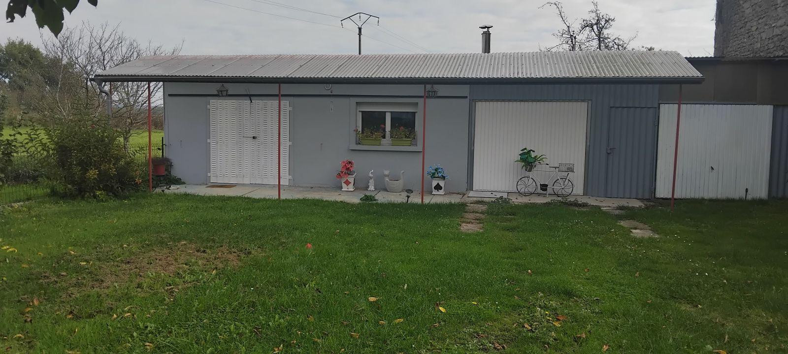 
                                                Location
                                                 Petite maisonnette