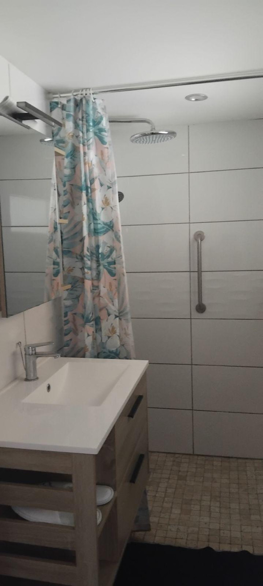 
                                                Location
                                                 Petite maisonnette