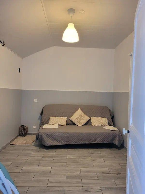 
                                                Location
                                                 Petite maisonnette de 25m² avec terrasse et jardin