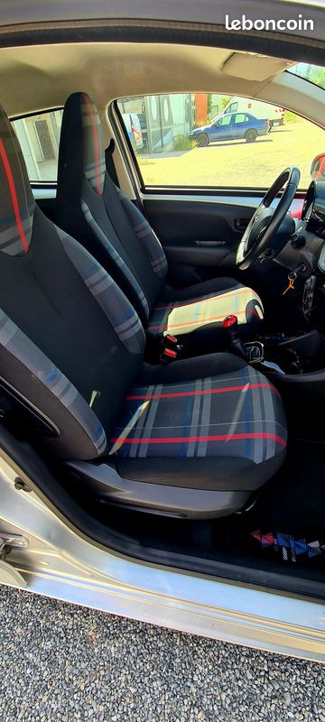 
                                                Voiture
                                                 Peugeot 108 1.0 vti 70 ch envy 5 portes