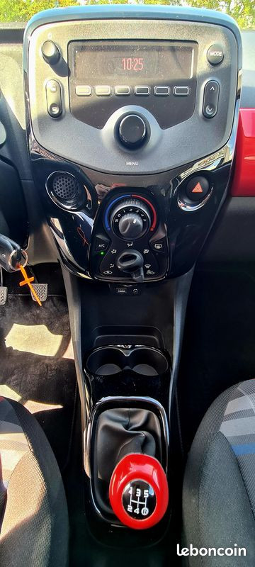 
                                                Voiture
                                                 Peugeot 108 1.0 vti 70 ch envy 5 portes
