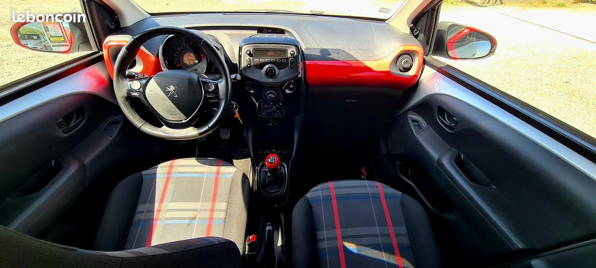 
                                                Voiture
                                                 Peugeot 108 1.0 vti 70 ch envy 5 portes