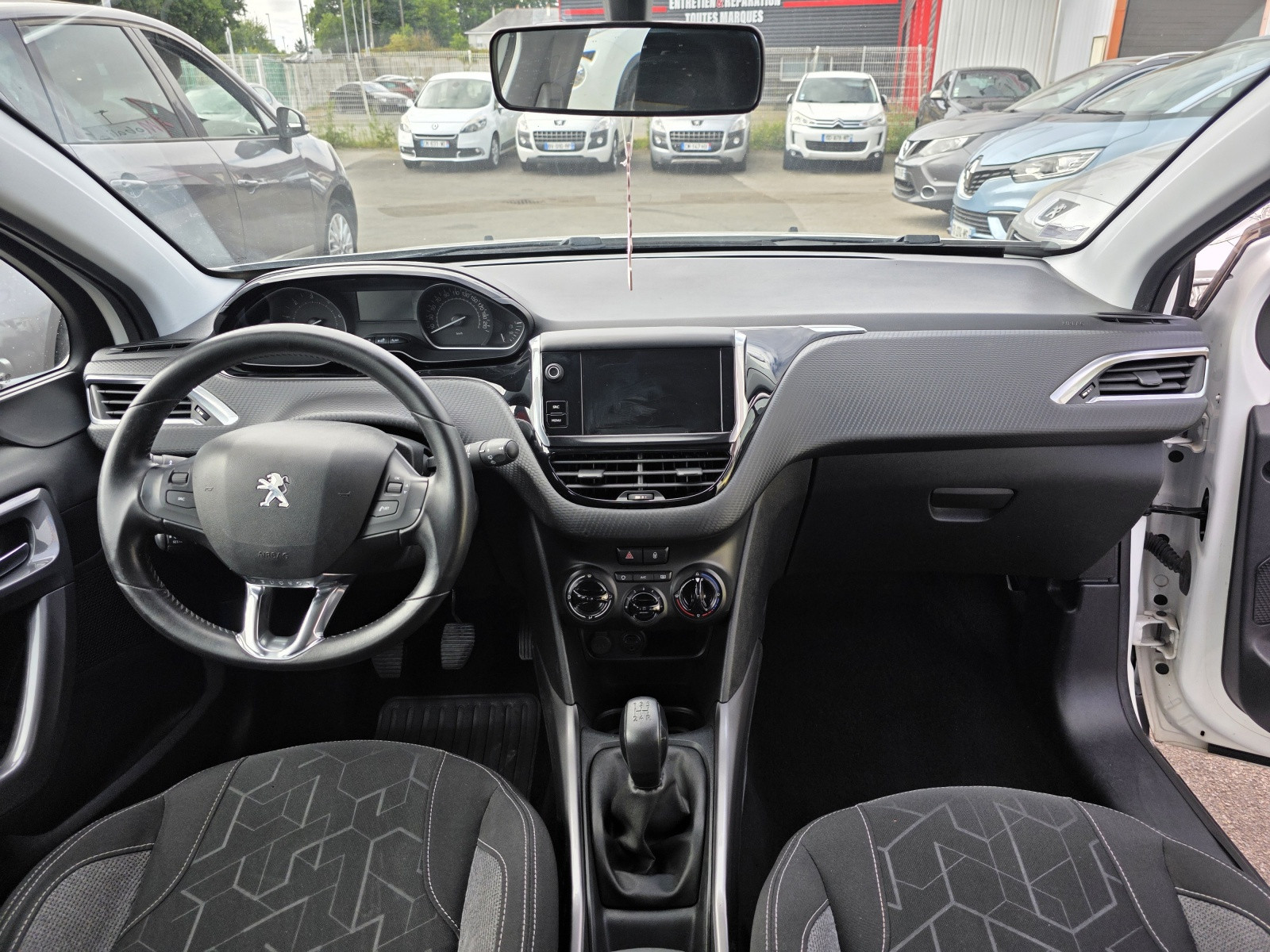 
                                                Voiture
                                                 PEUGEOT 2008 - 1.6 Blue-Hdi 100 CV ACTIVE BUSINESS - 5 CV