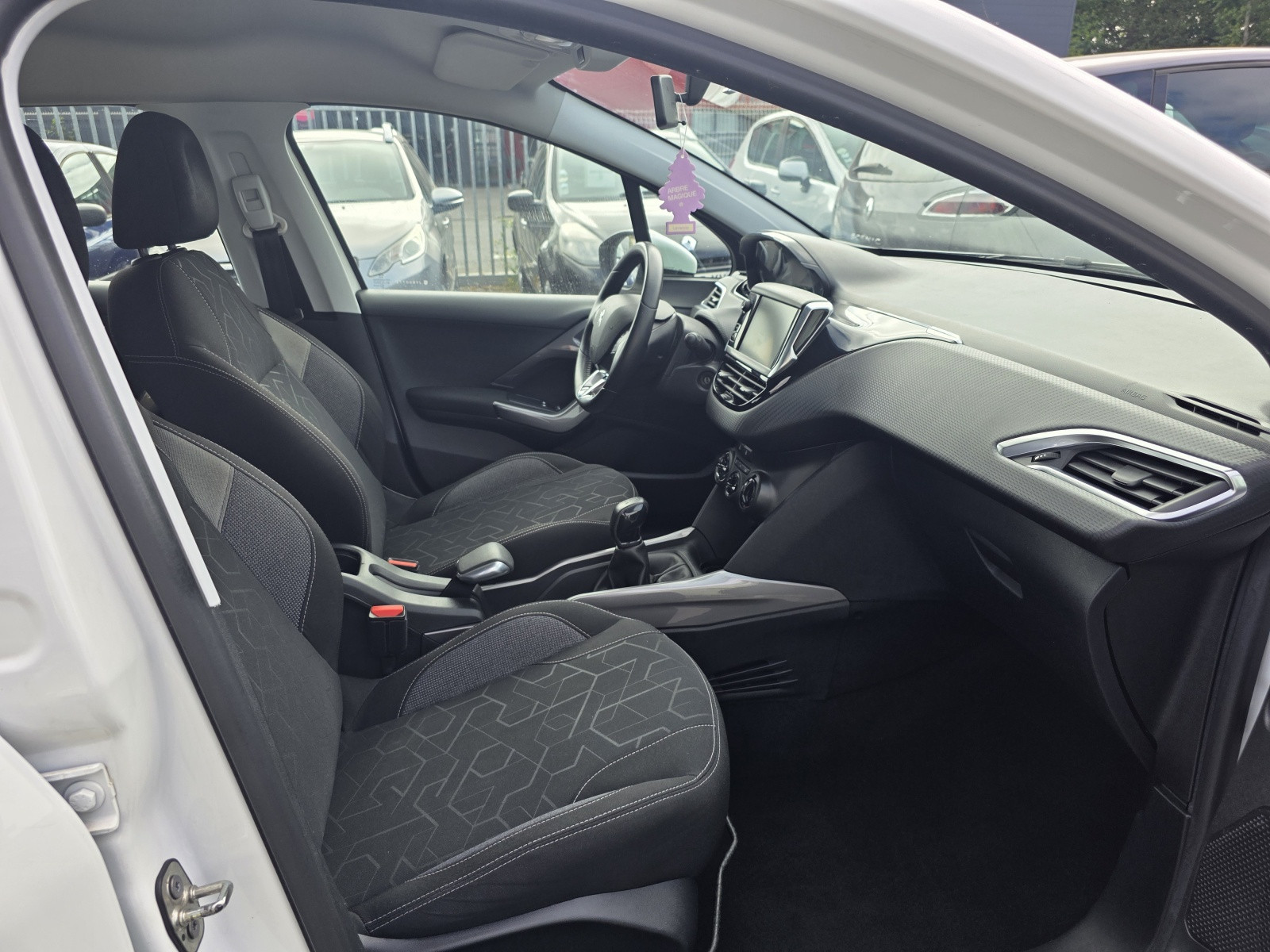 
                                                Voiture
                                                 PEUGEOT 2008 - 1.6 Blue-Hdi 100 CV ACTIVE BUSINESS - 5 CV