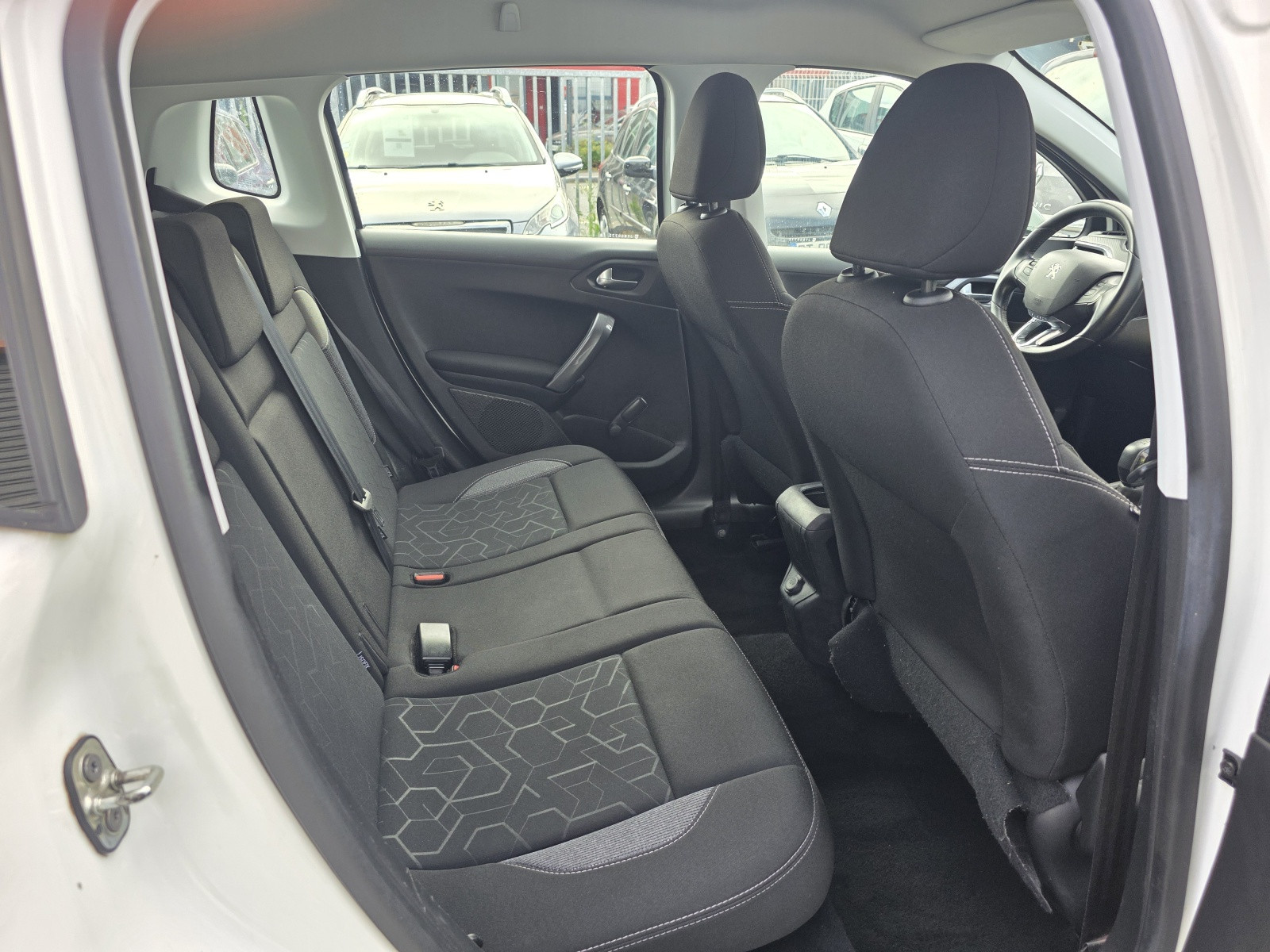 
                                                Voiture
                                                 PEUGEOT 2008 - 1.6 Blue-Hdi 100 CV ACTIVE BUSINESS - 5 CV