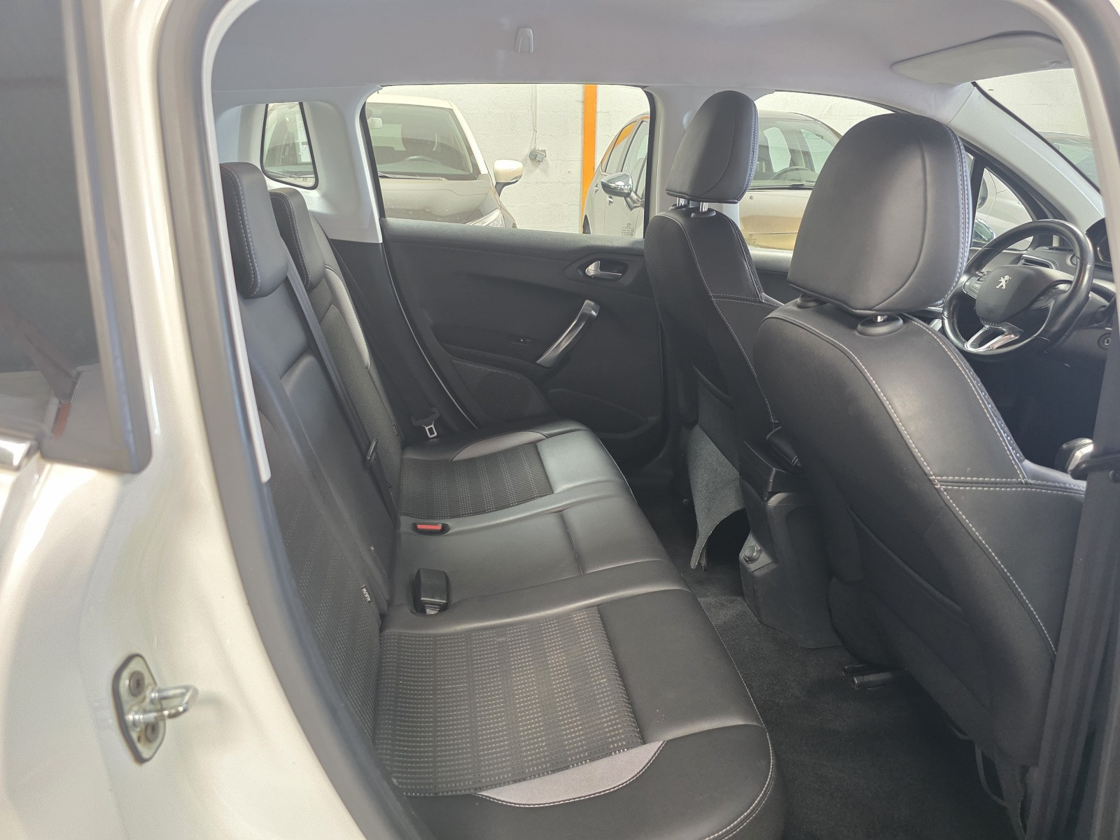 
                                                Voiture
                                                 PEUGEOT 2008 - 1.6 Blue-HDi 100 CV ALLURE - 5 CV
