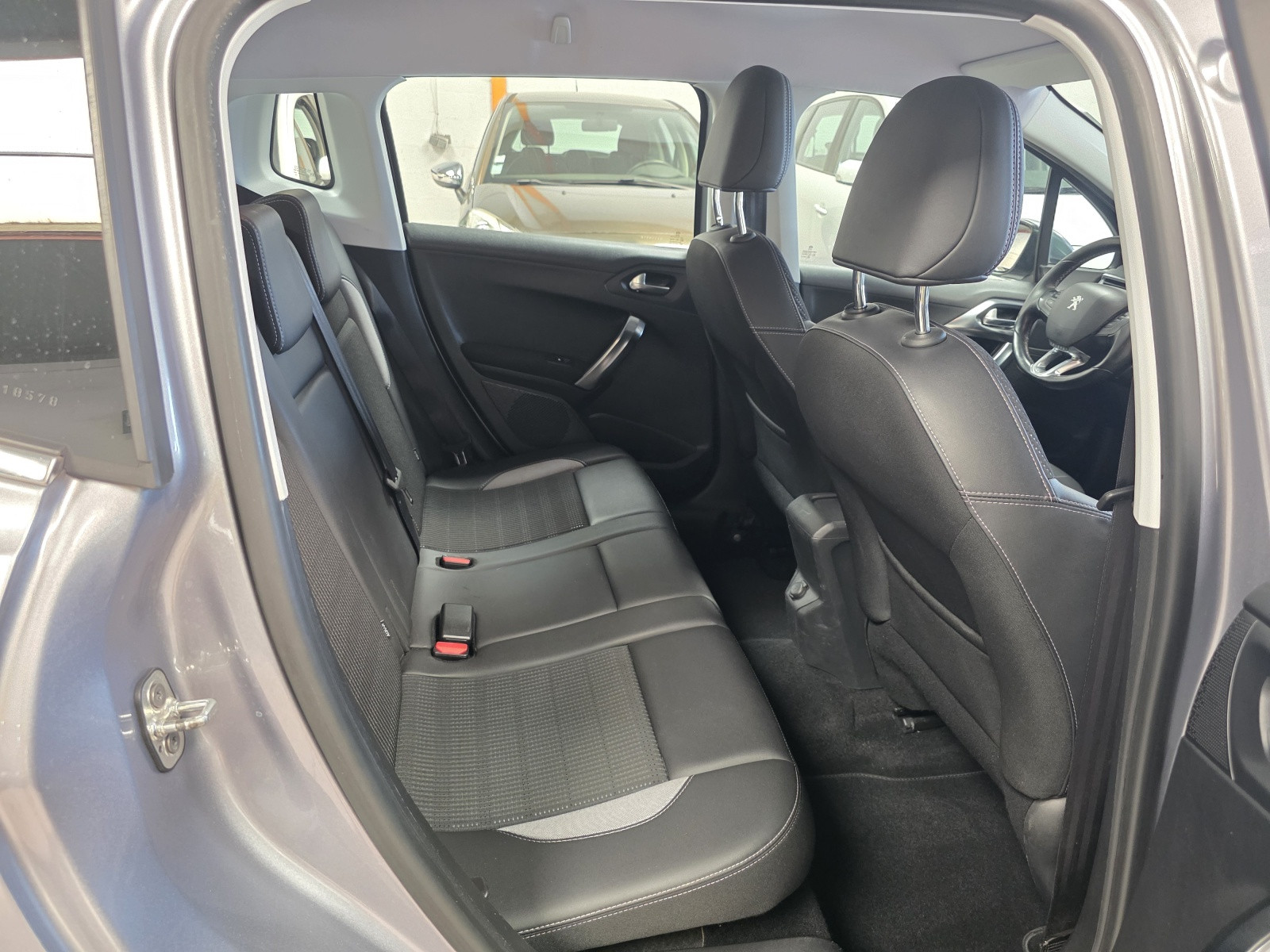 
                                                Voiture
                                                 PEUGEOT 2008 - 1.6 Blue-Hdi 100 CV ALLURE- 5 CV