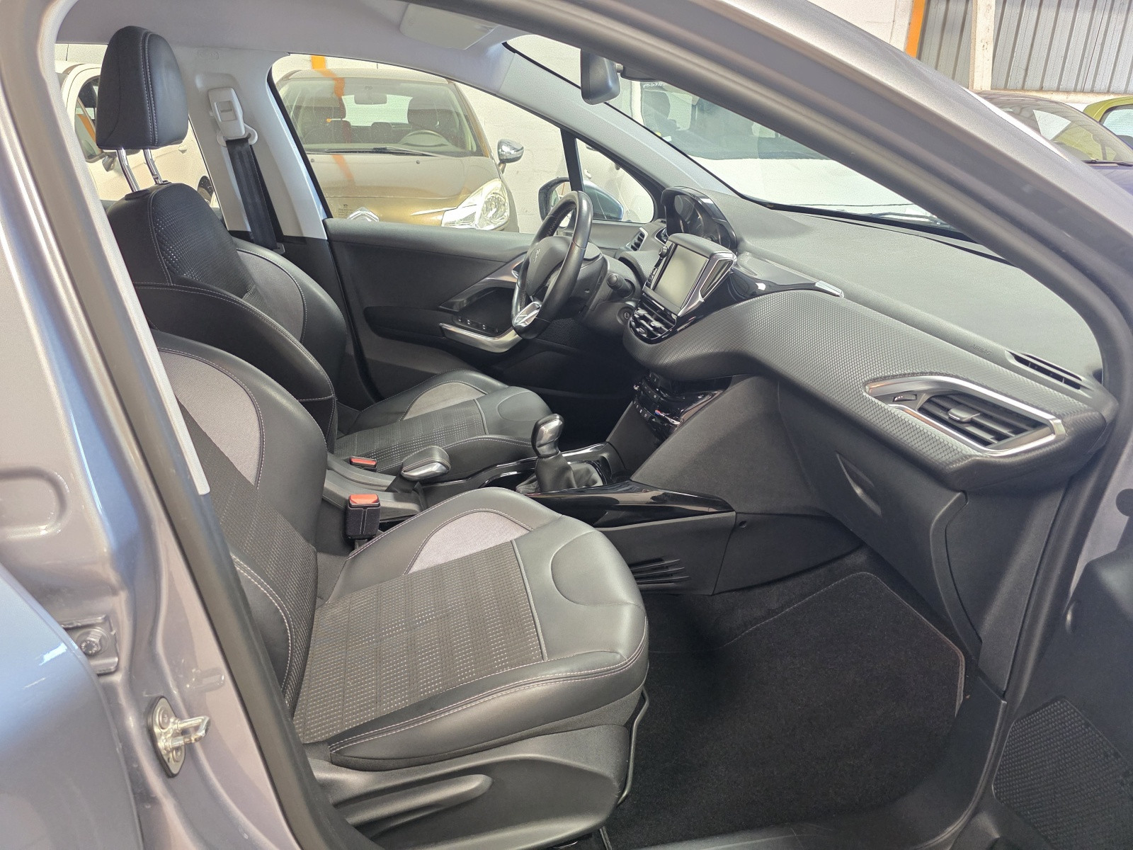 
                                                Voiture
                                                 PEUGEOT 2008 - 1.6 Blue-Hdi 100 CV ALLURE- 5 CV