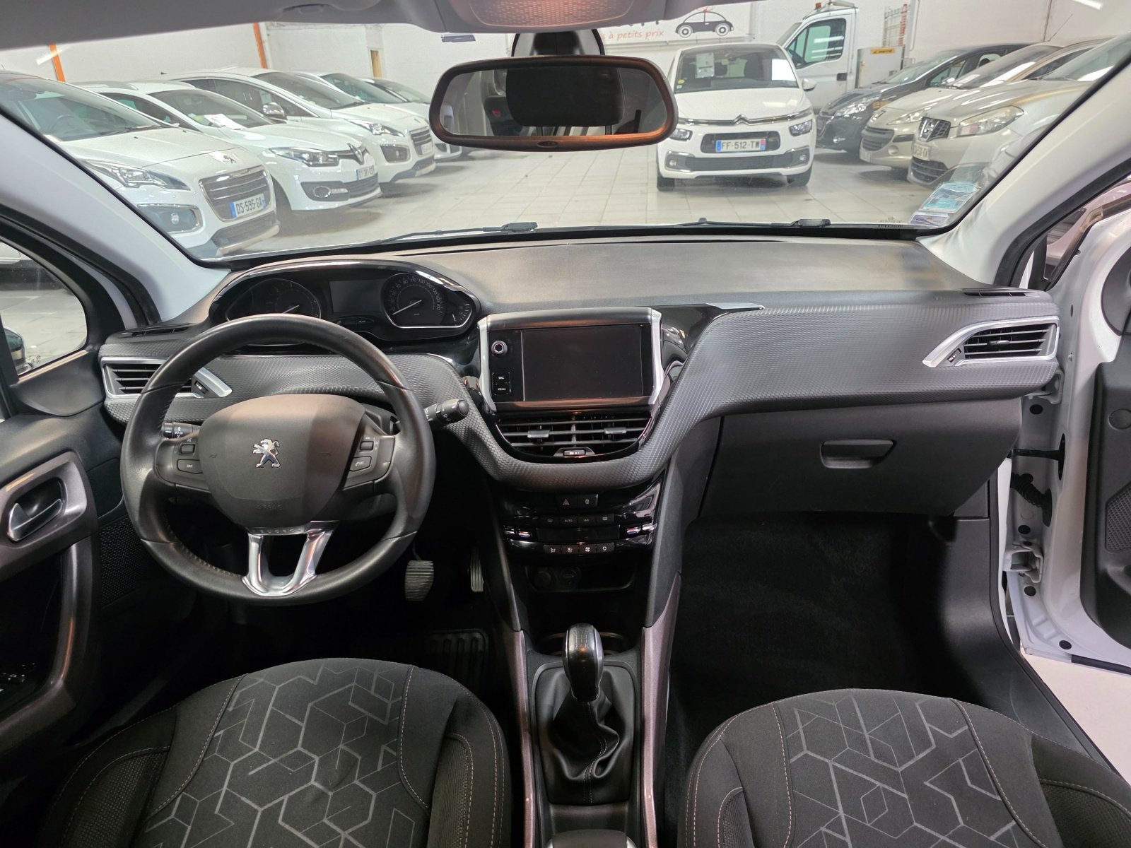 
                                                Voiture
                                                 PEUGEOT 2008 - 1.6 Blue-HDi 100 CV STYLE - 5 CV