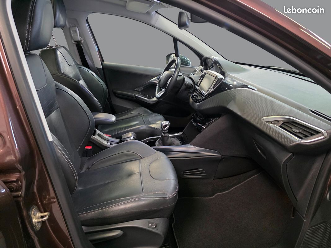 
                                                Voiture
                                                 PEUGEOT 2008 - 1.6 e-HDi 115 CV FELINE TITANE - 6 CV