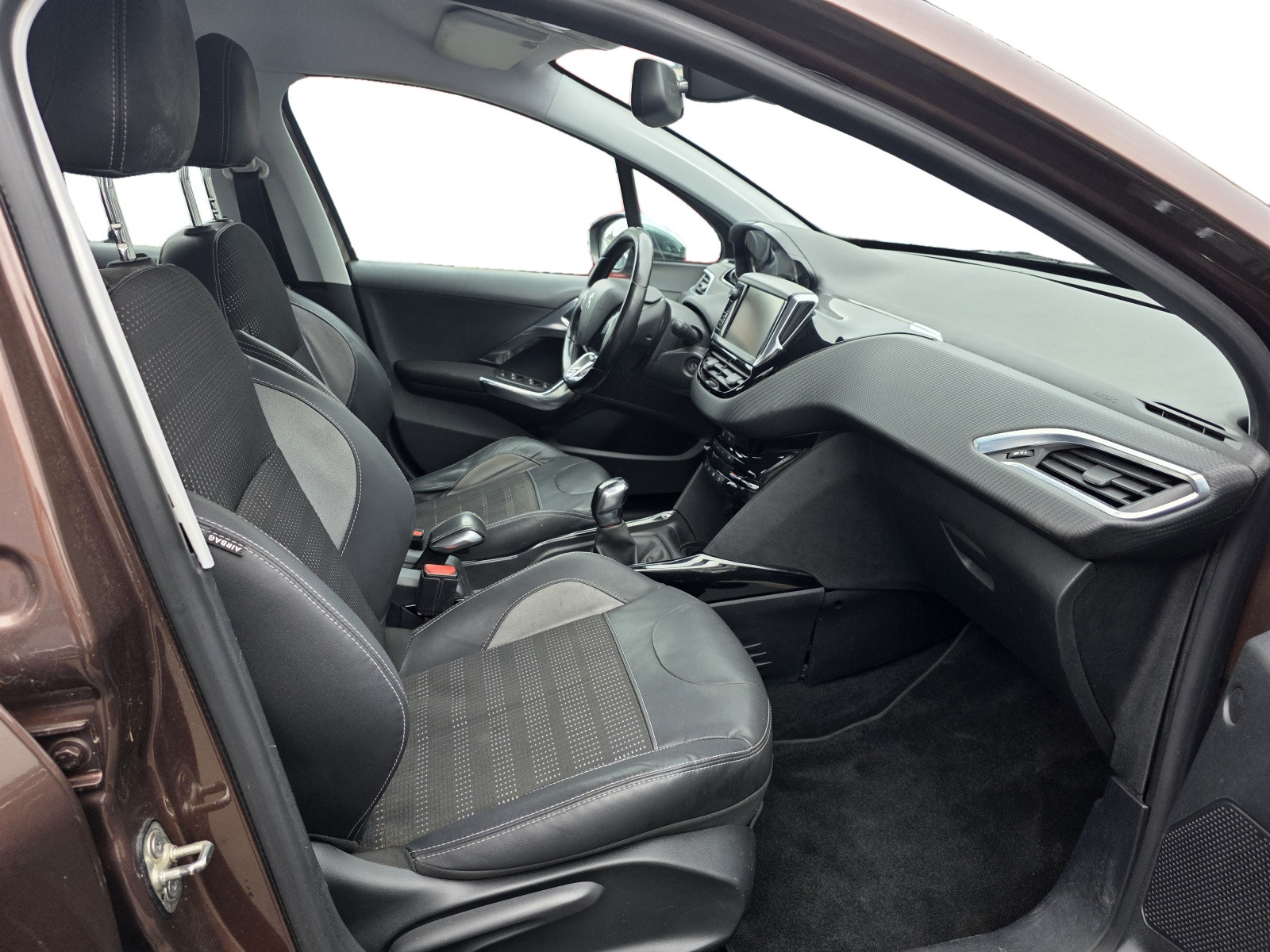 
                                                Voiture
                                                 PEUGEOT 2008 - 1.6 e-HDi 92 CV ALLURE - 5 CV