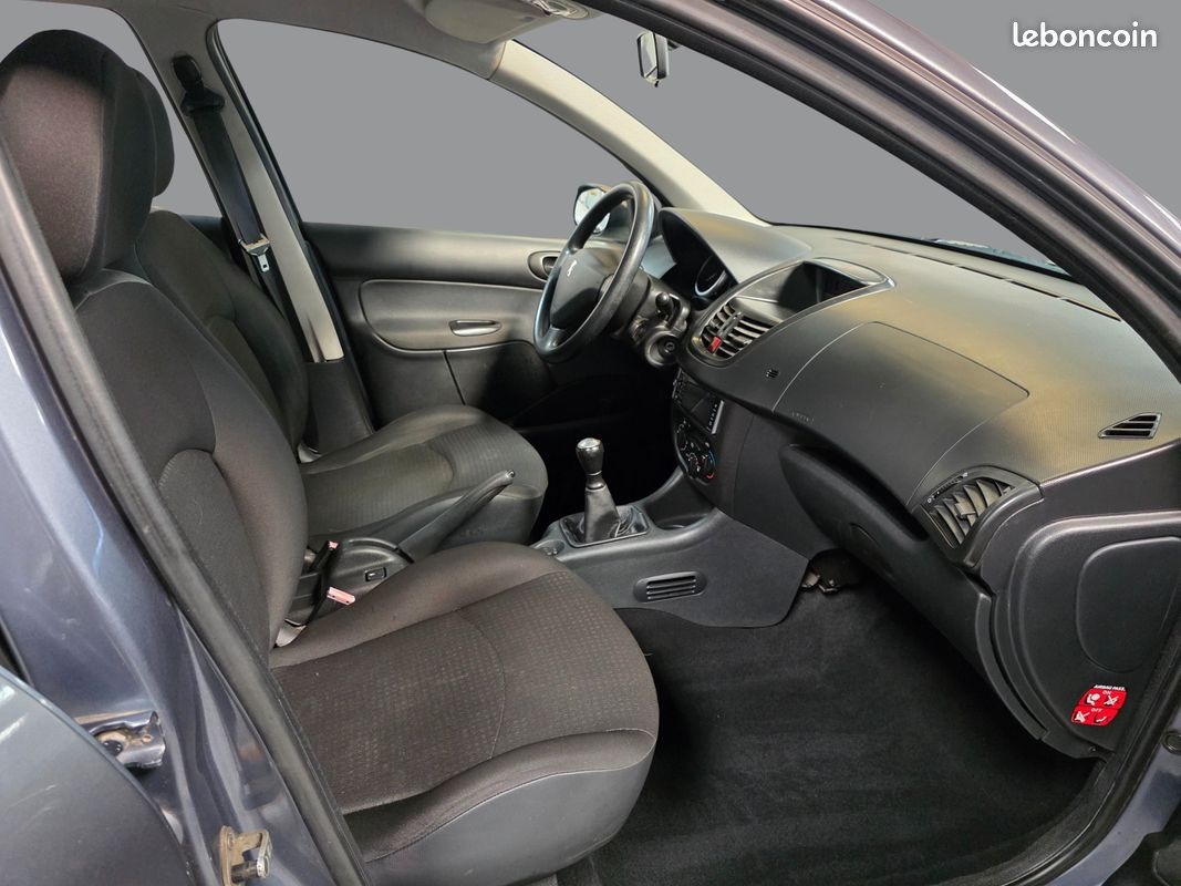 
                                                Voiture
                                                 PEUGEOT 206+ - 1.4 HDi 70 CV URBAN - 4 CV