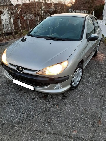 
                                                Voiture
                                                 Peugeot 206