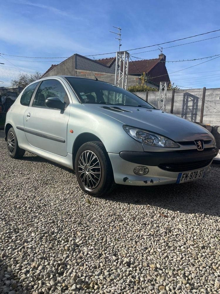 
                                                Voiture
                                                 Peugeot 206 + diesel 2004- 226000km - CT OK 2027