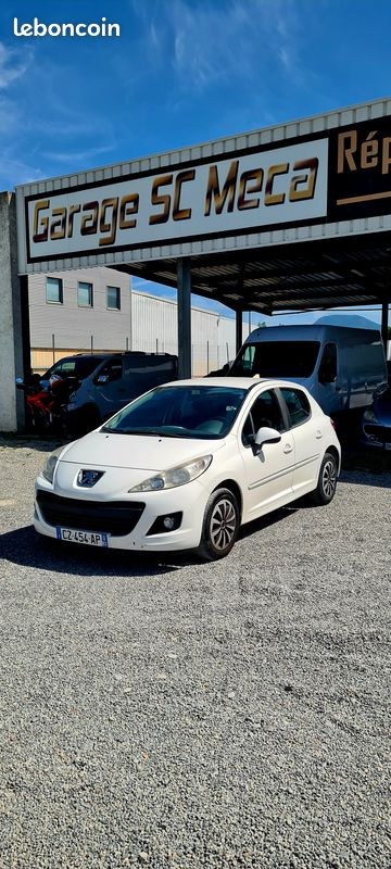 
                                                Voiture
                                                 Peugeot 207 + 1.4 hdi 70 ch blue lion 5 portes