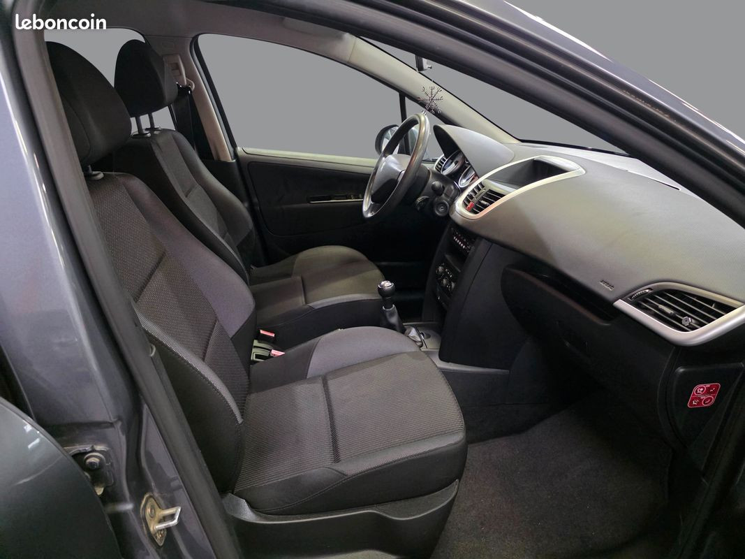 
                                                Voiture
                                                 PEUGEOT 207 - 1.6 Hdi 90 CV 99G - 4 CV