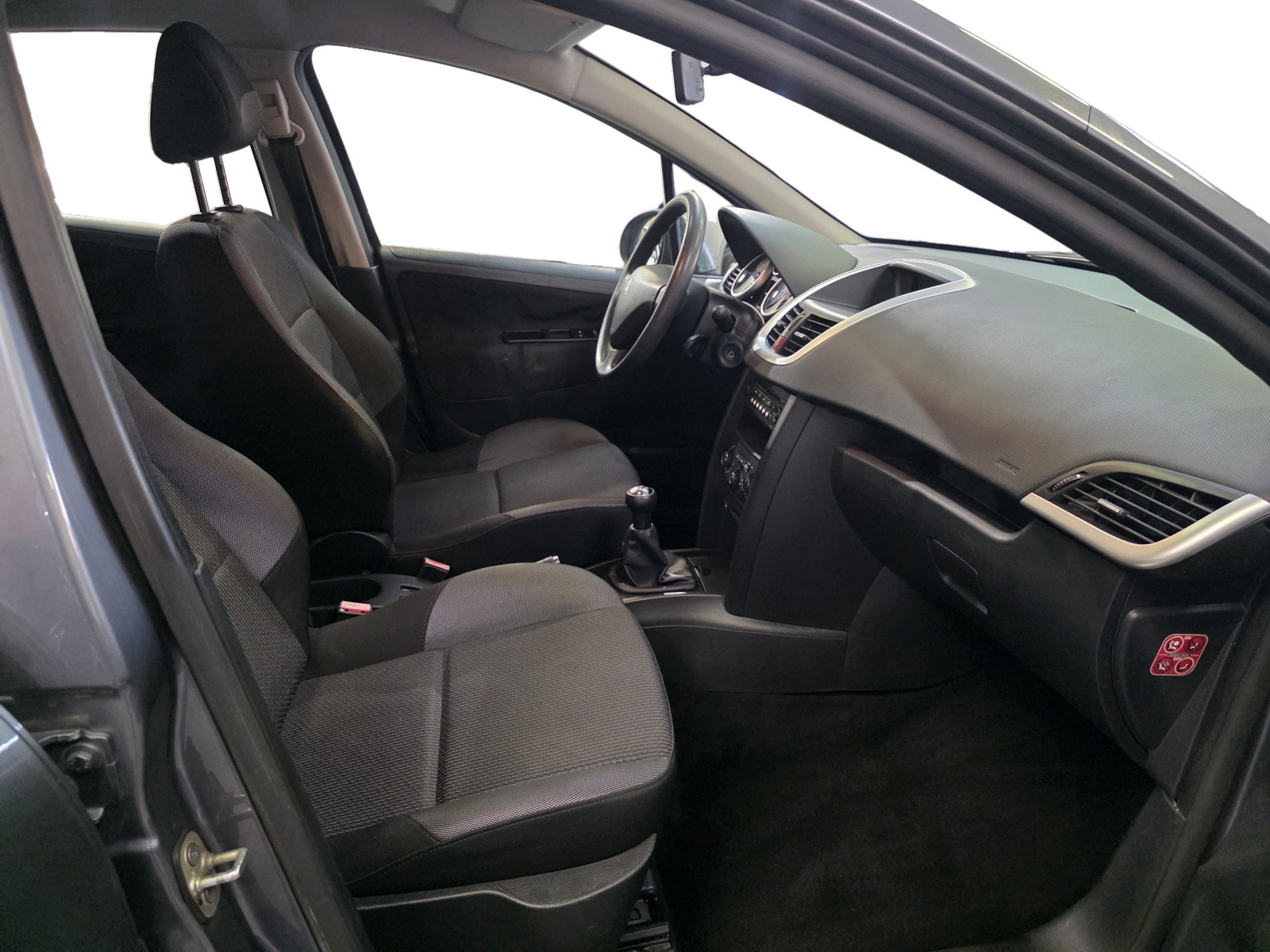 
                                                Voiture
                                                 PEUGEOT 207 - 1.6 HDi 90 CV 99G - 4 CV