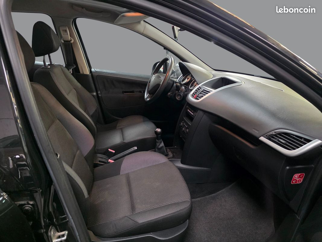 
                                                Voiture
                                                 PEUGEOT 207+ - 1.6 HDi 90 CV PREMIUM - 5 CV