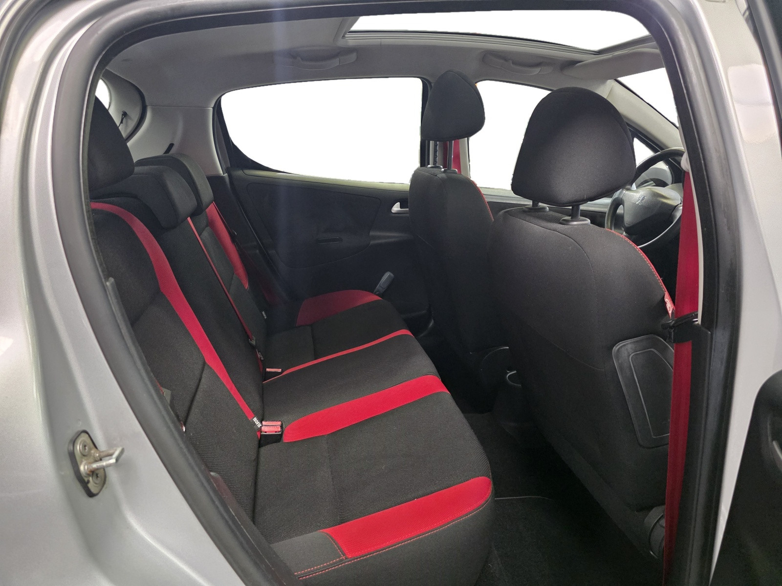 
                                                Voiture
                                                 Peugeot 207