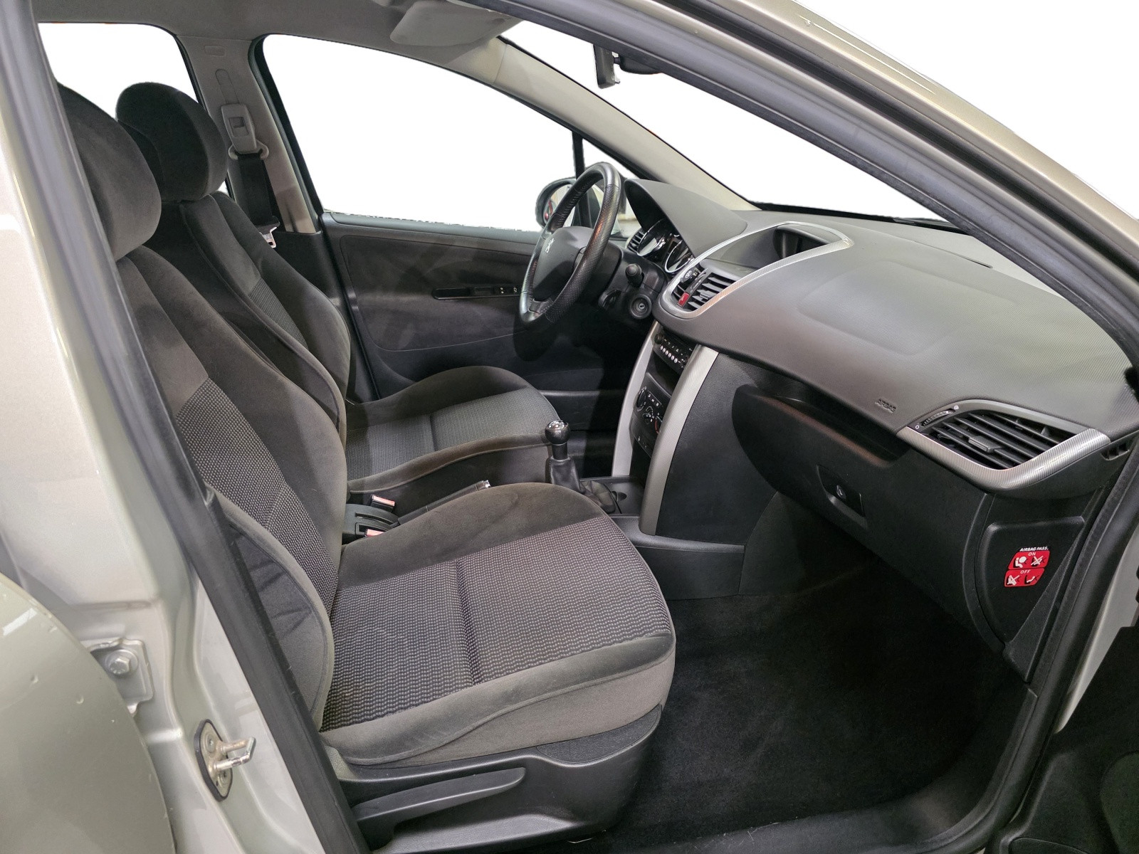 
                                                Voiture
                                                 Peugeot 207