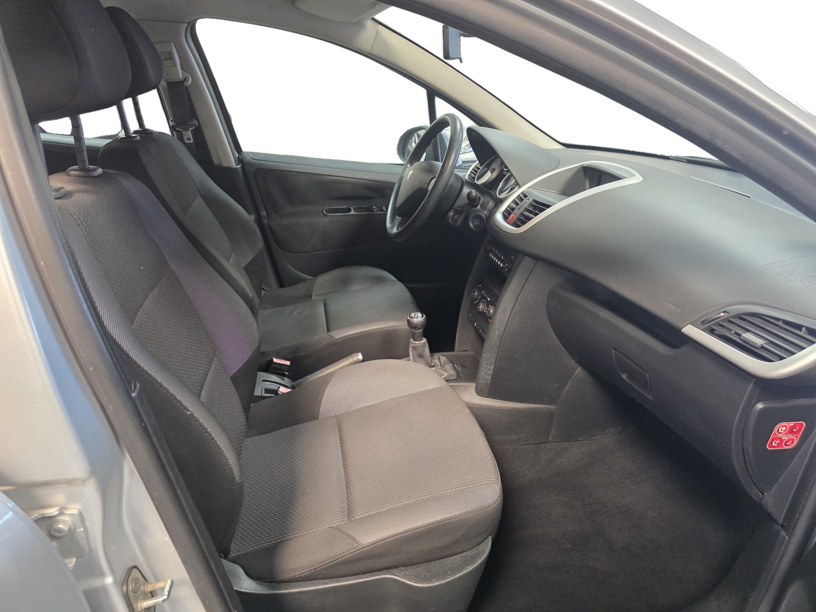 
                                                Voiture
                                                 Peugeot 207