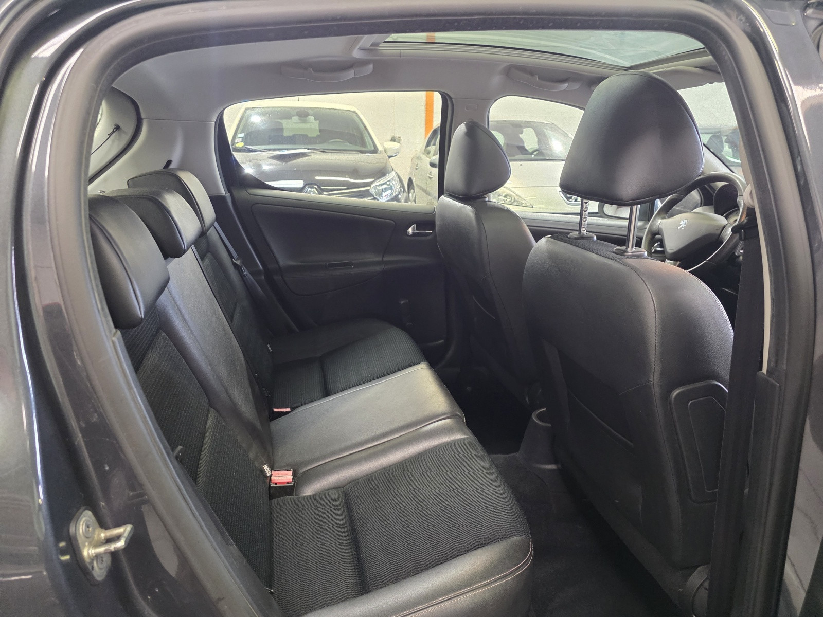 
                                                Voiture
                                                 Peugeot 207