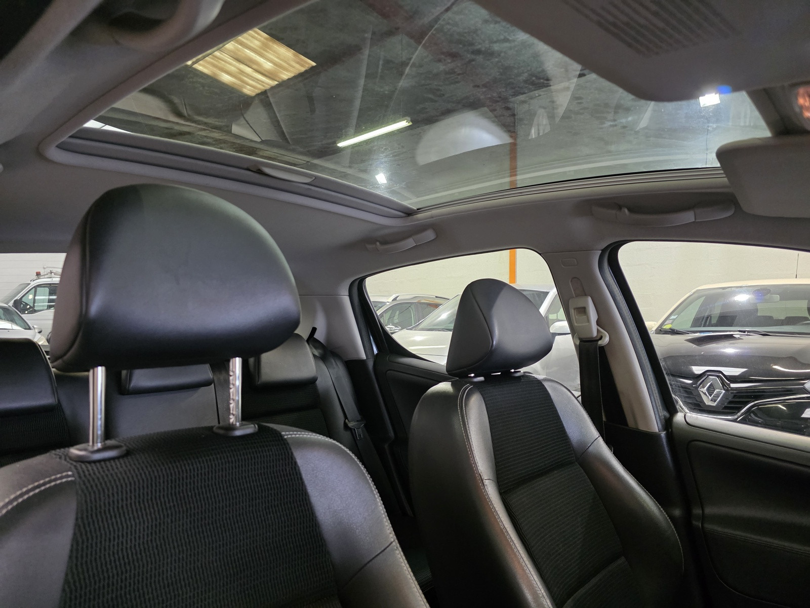 
                                                Voiture
                                                 Peugeot 207