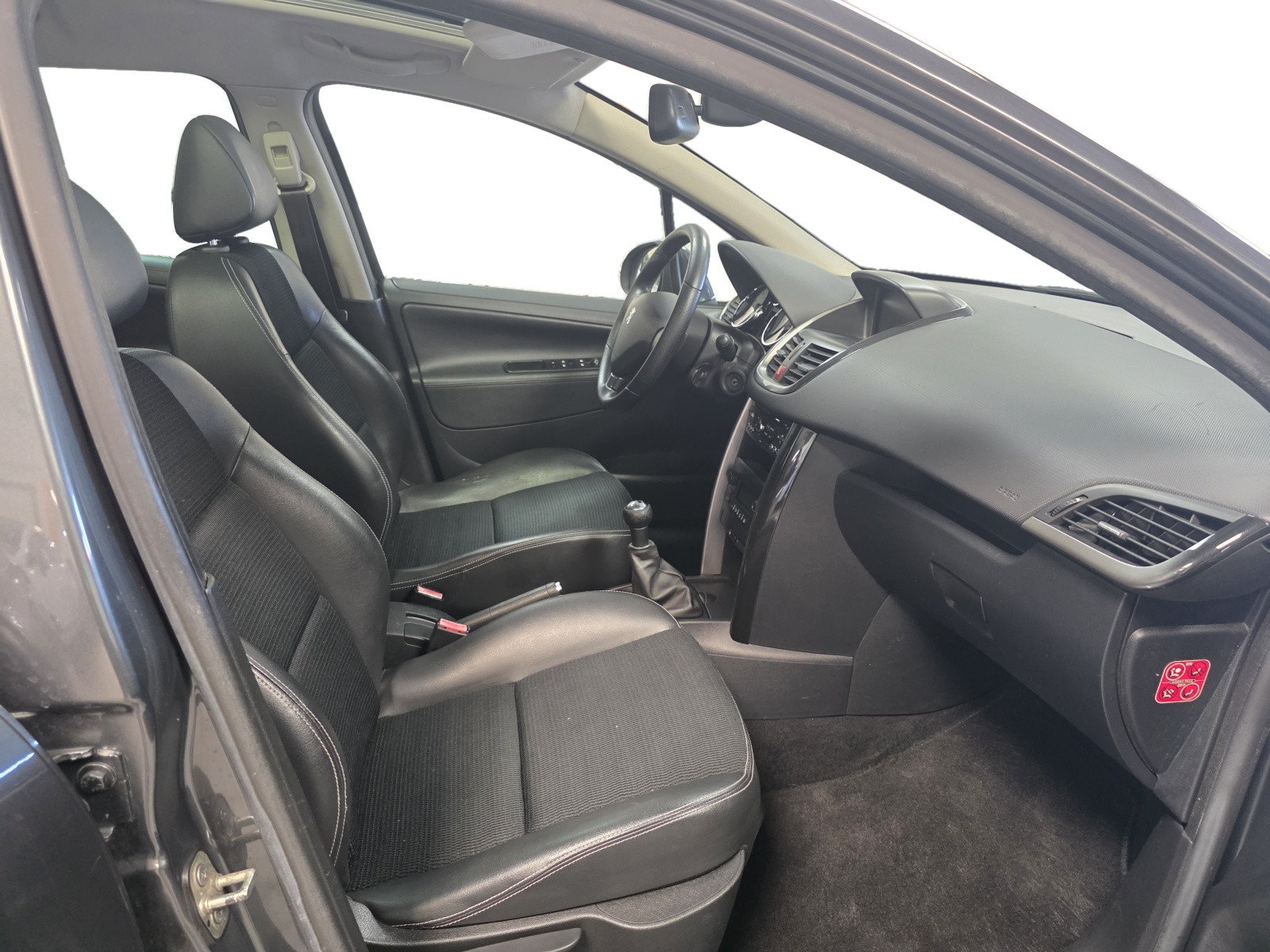 
                                                Voiture
                                                 PEUGEOT 207 SW - 1.6 HDi 92 CV OUTDOOR - 5 CV