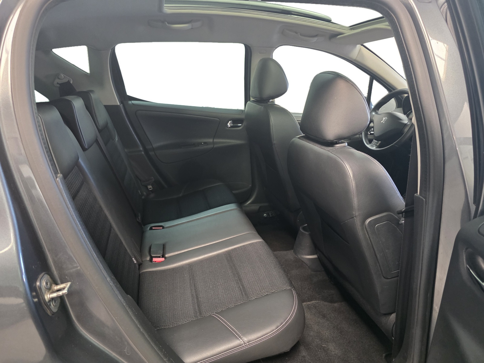 
                                                Voiture
                                                 PEUGEOT 207 SW - 1.6 HDi 92 CV OUTDOOR - 5 CV