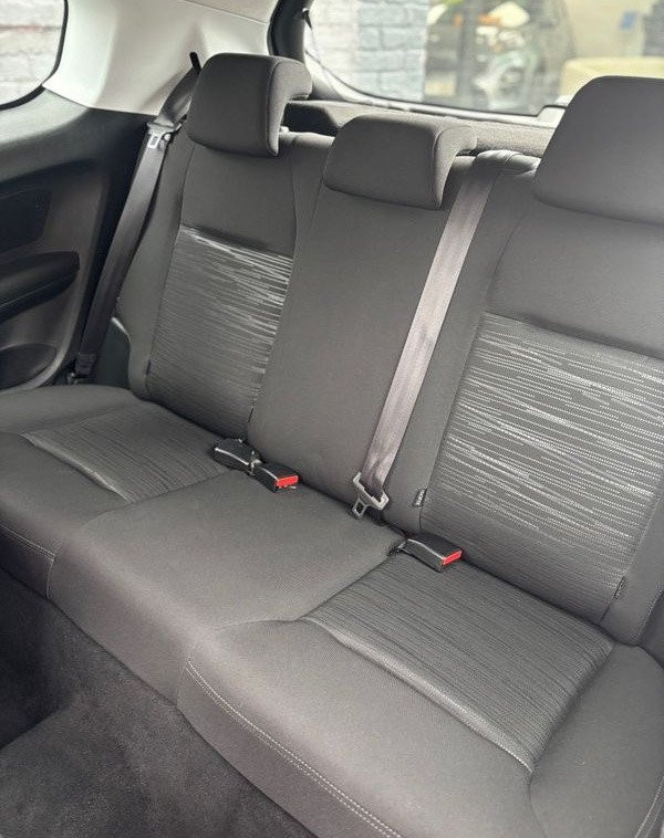 
                                                Voiture
                                                 Peugeot 208 1.4 hdi 68ch access