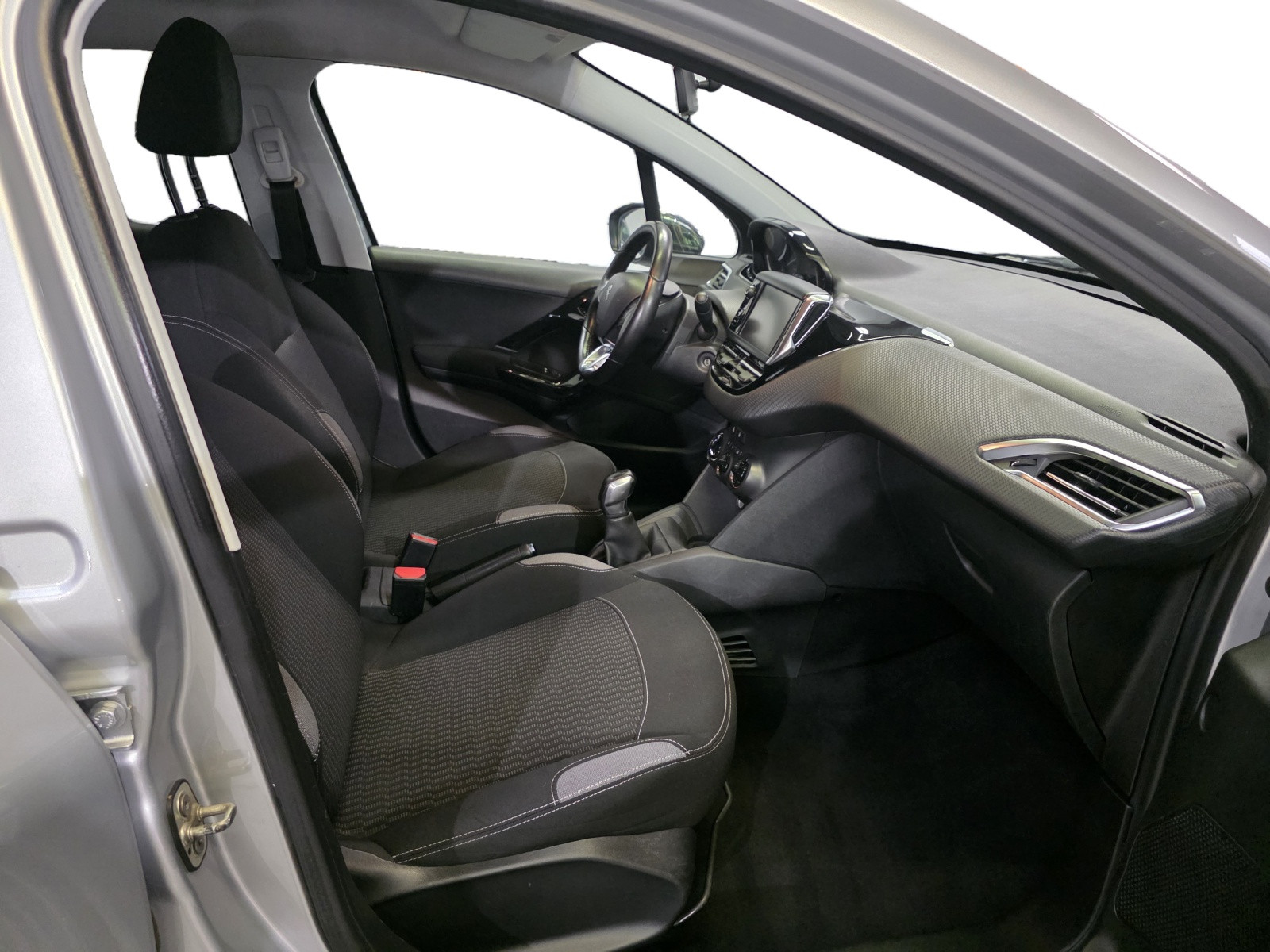 
                                                Voiture
                                                 PEUGEOT 208 - 1.6 Blue-HDi 75 CV STYLE - 4 CV