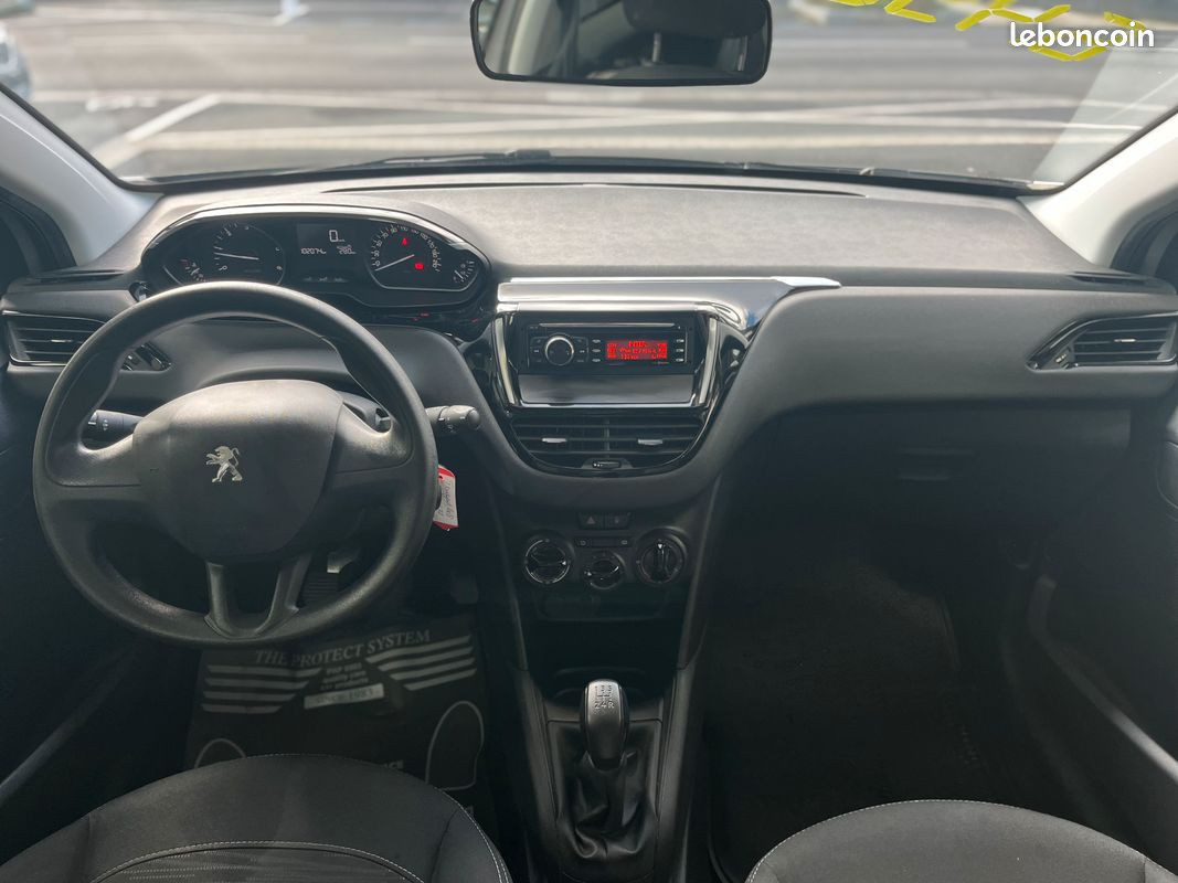 
                                                Voiture
                                                 Peugeot 208 1.6 Blue Hdi 75ch Access