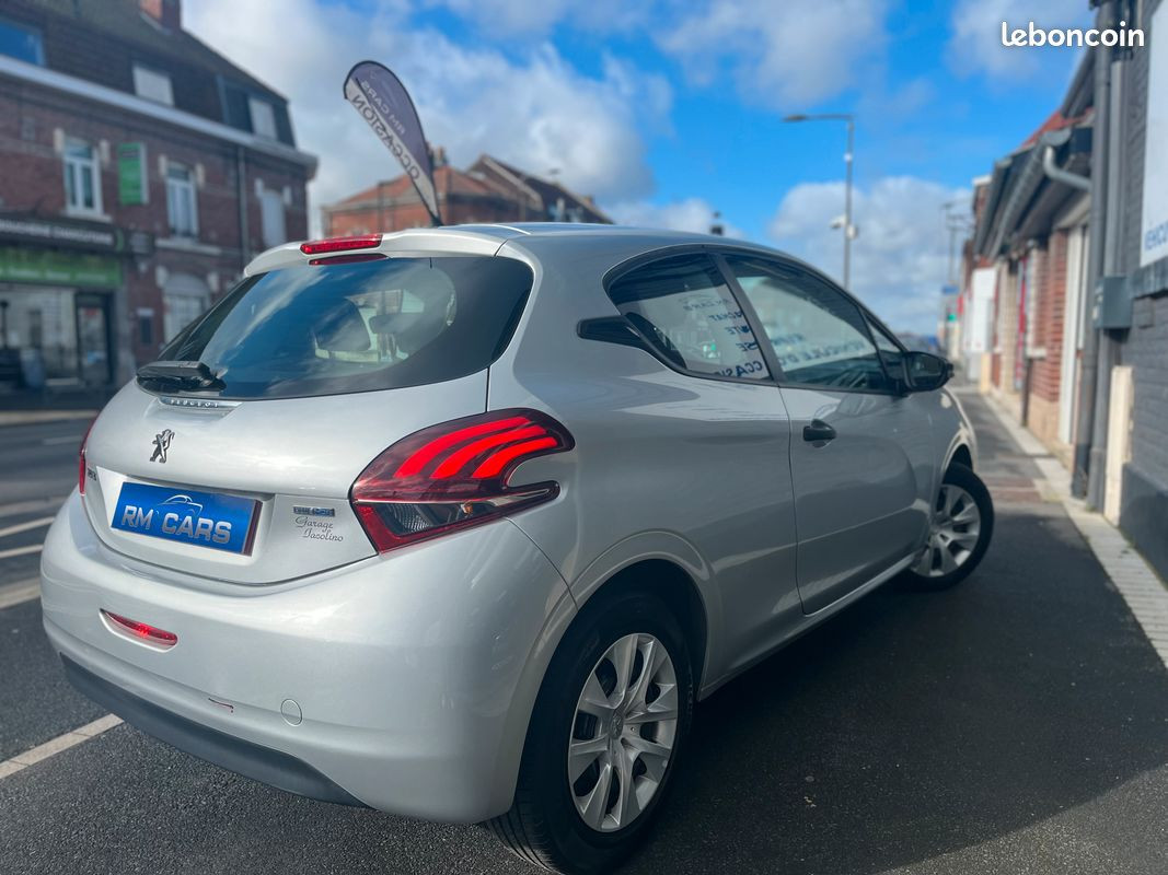 
                                                Voiture
                                                 Peugeot 208 1.6 Blue Hdi 75ch Access