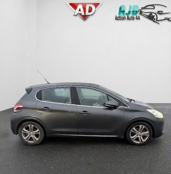 
                                                Voiture
                                                 Peugeot 208 1.6 E-HDI 92ch - ALLURE