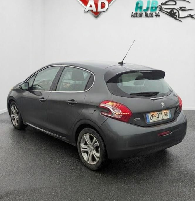 
                                                Voiture
                                                 Peugeot 208 1.6 E-HDI 92ch - ALLURE