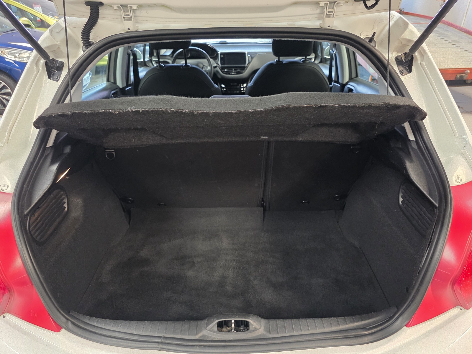 
                                                Voiture
                                                 PEUGEOT 208 - 1.6 HDi 92 CV BUSINESS PACK - 4 CV