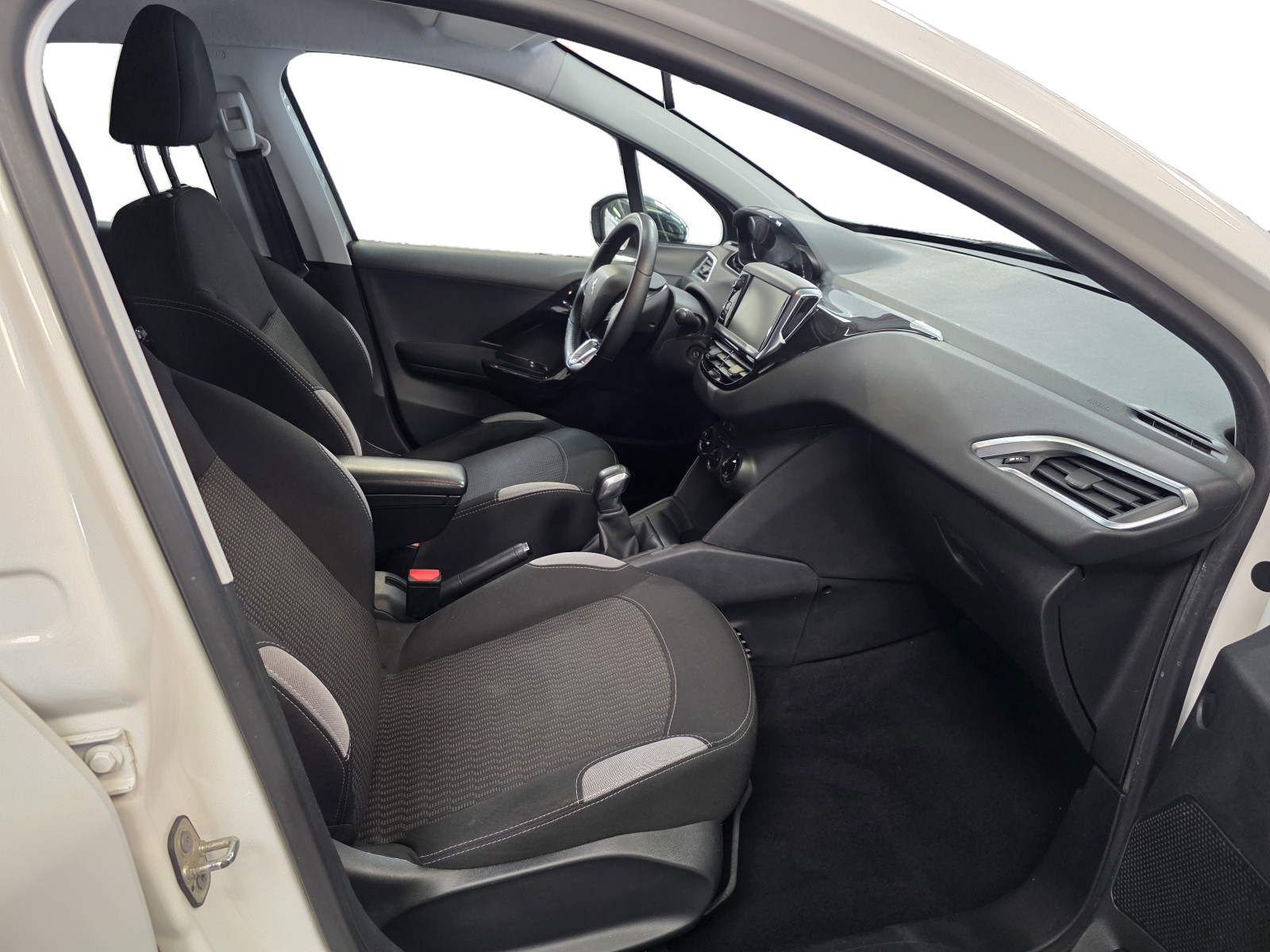 
                                                Voiture
                                                 Peugeot 208