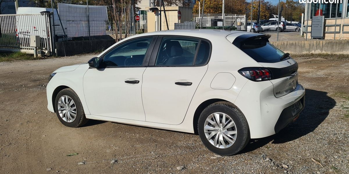 
                                                Voiture
                                                 Peugeot 208 affaire 1.5 bhdi 100 ch prenium tva recuperable