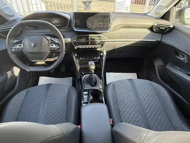 
                                                Voiture
                                                 PEUGEOT 208 ALLURE