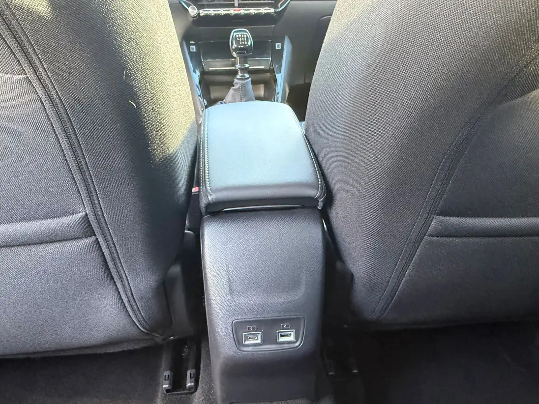 
                                                Voiture
                                                 PEUGEOT 208 ALLURE