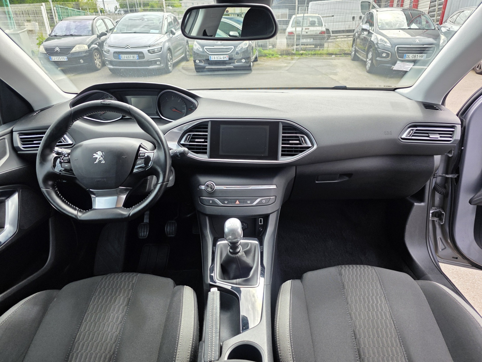
                                                Voiture
                                                 PEUGEOT 3008 - 1.6 Blue-HDi 120 CV STYLE - 5 CV