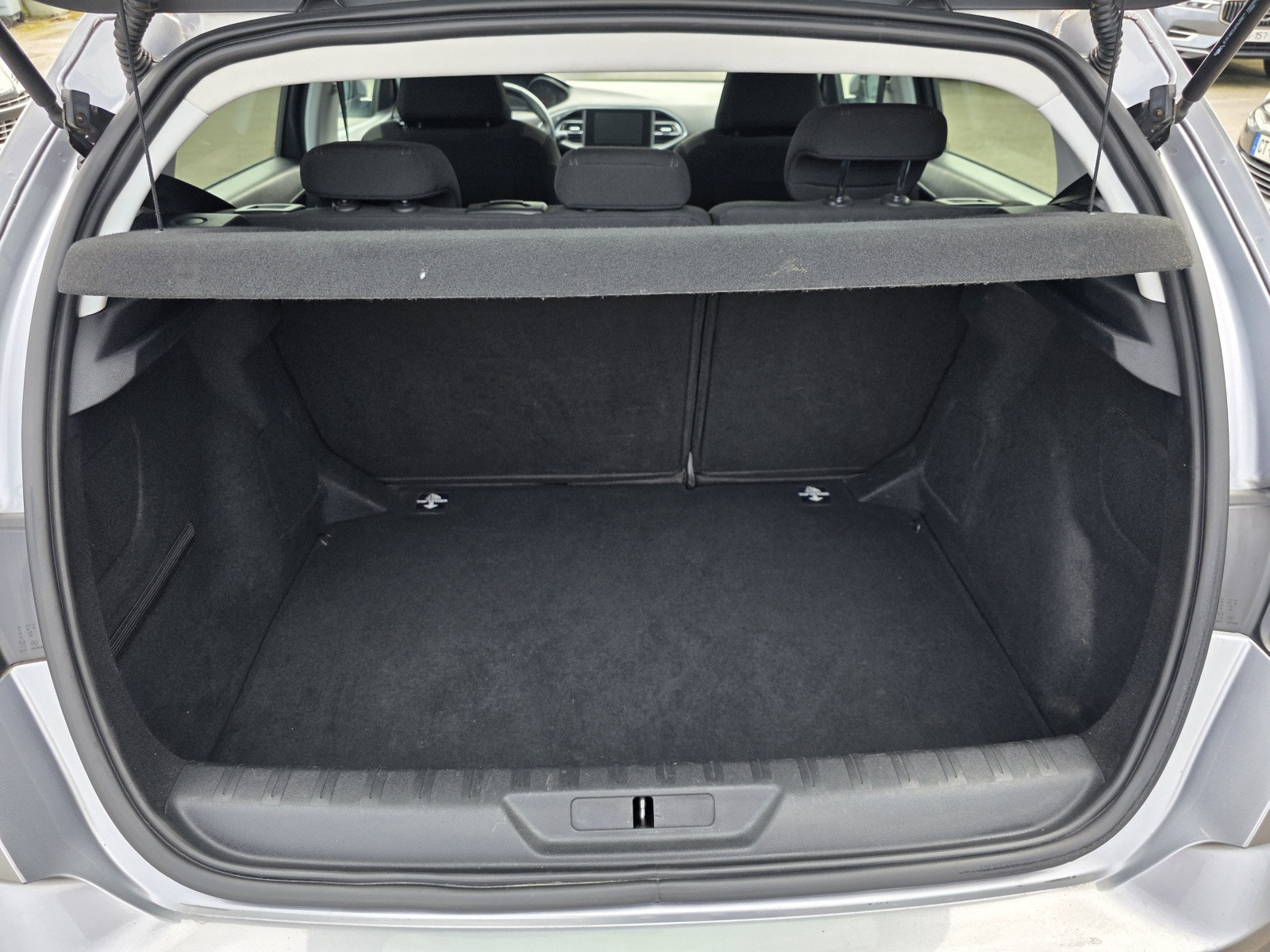 
                                                Voiture
                                                 PEUGEOT 3008 - 1.6 Blue-HDi 120 CV STYLE - 5 CV