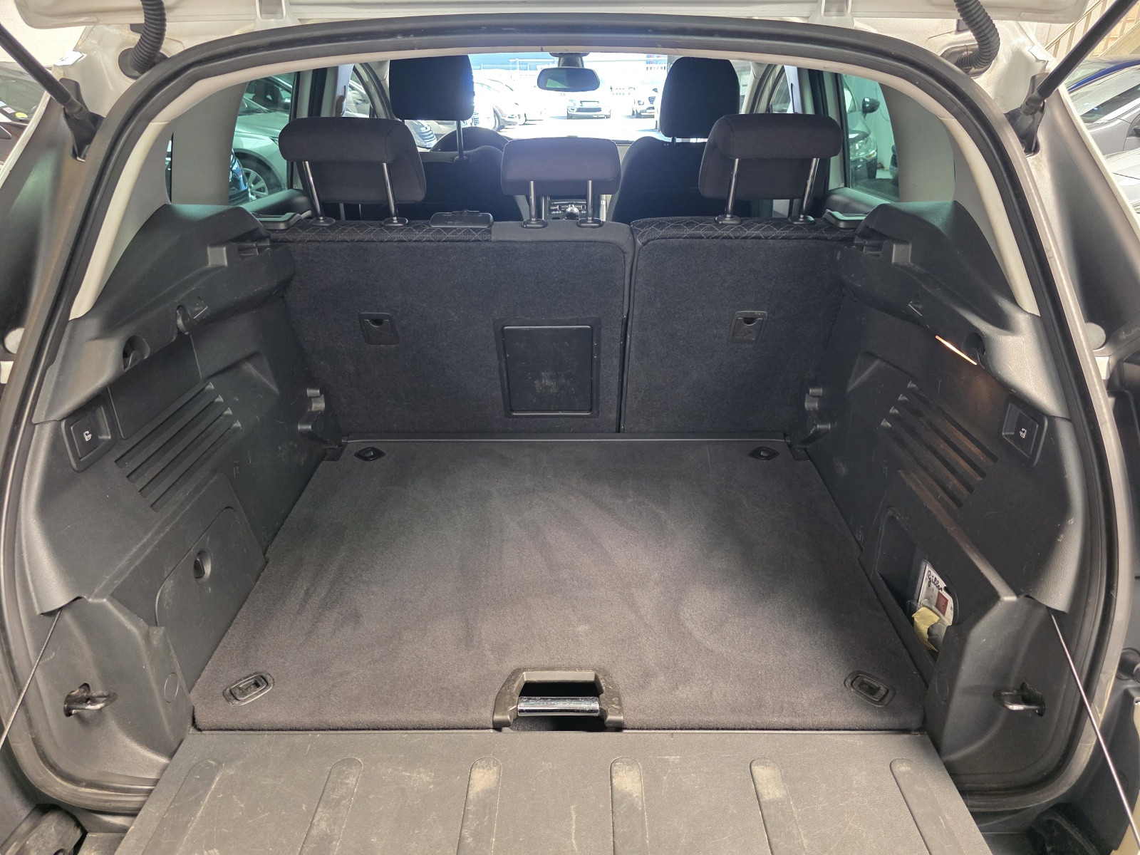 
                                                Voiture
                                                 PEUGEOT 3008 - 1.6 Blue-HDi 120 CV STYLE - 6 CV