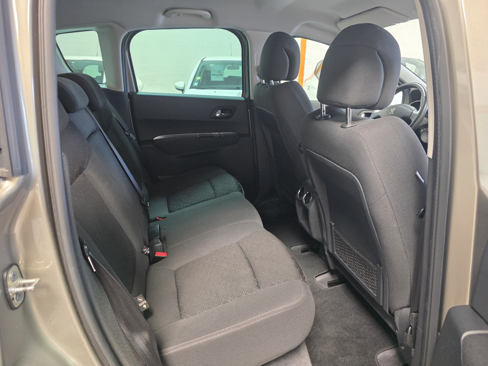 
                                                Voiture
                                                 PEUGEOT 3008 - 1.6 Blue-HDi 120 CV STYLE - 6 CV