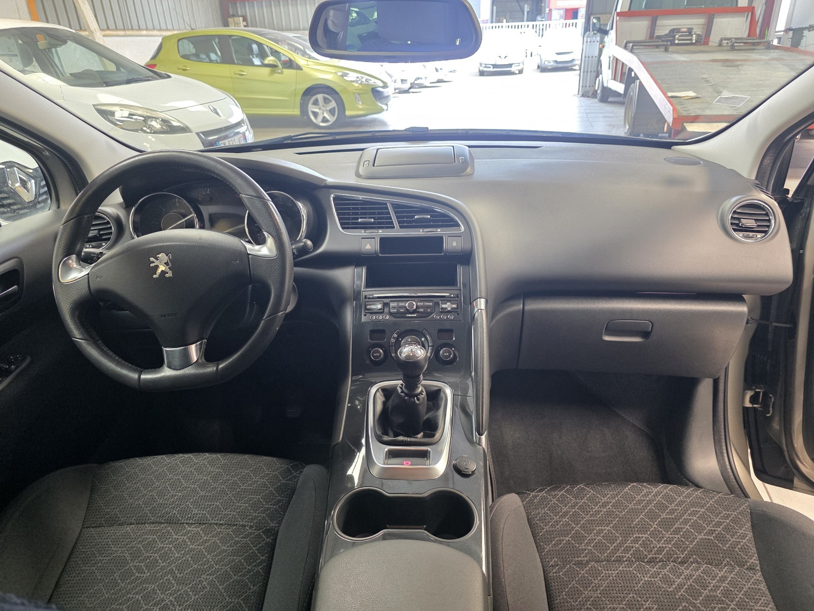 
                                                Voiture
                                                 PEUGEOT 3008 - 1.6 Blue-HDi 120 CV STYLE - 6 CV