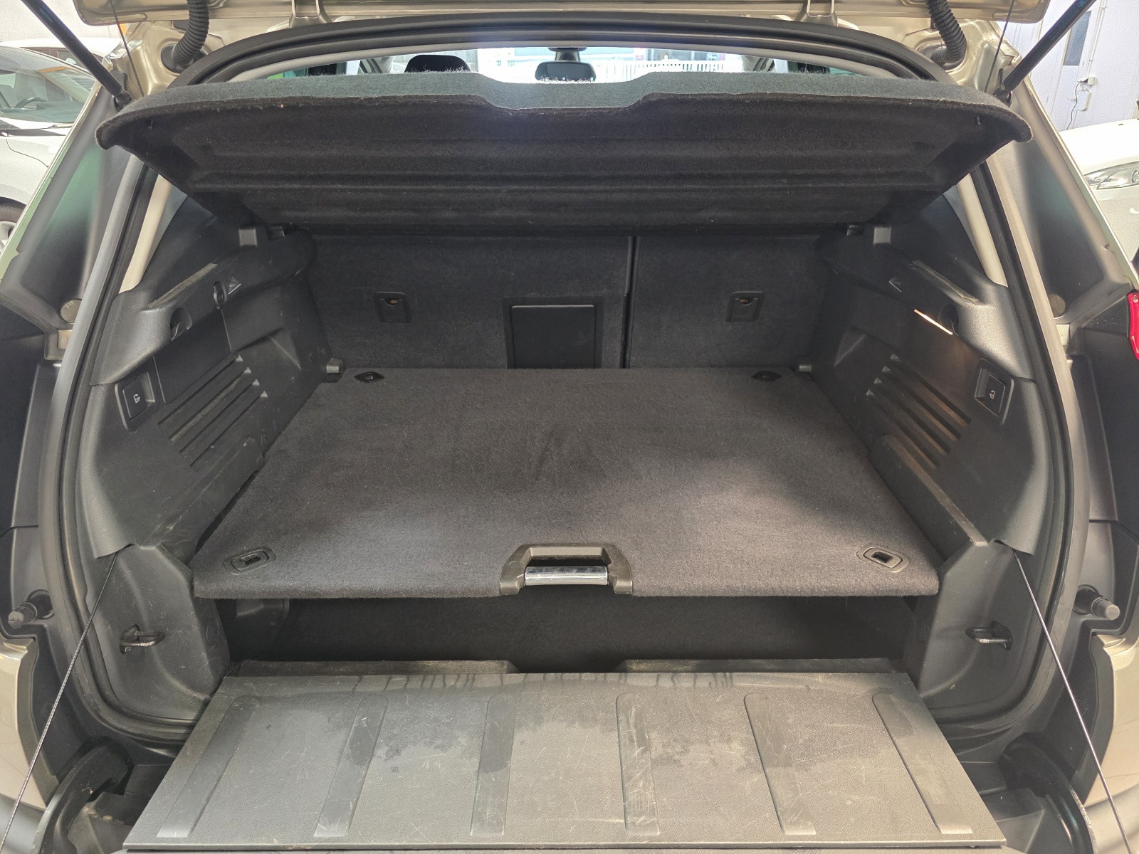 
                                                Voiture
                                                 PEUGEOT 3008 - 1.6 Blue-HDi 120 CV STYLE - 6 CV