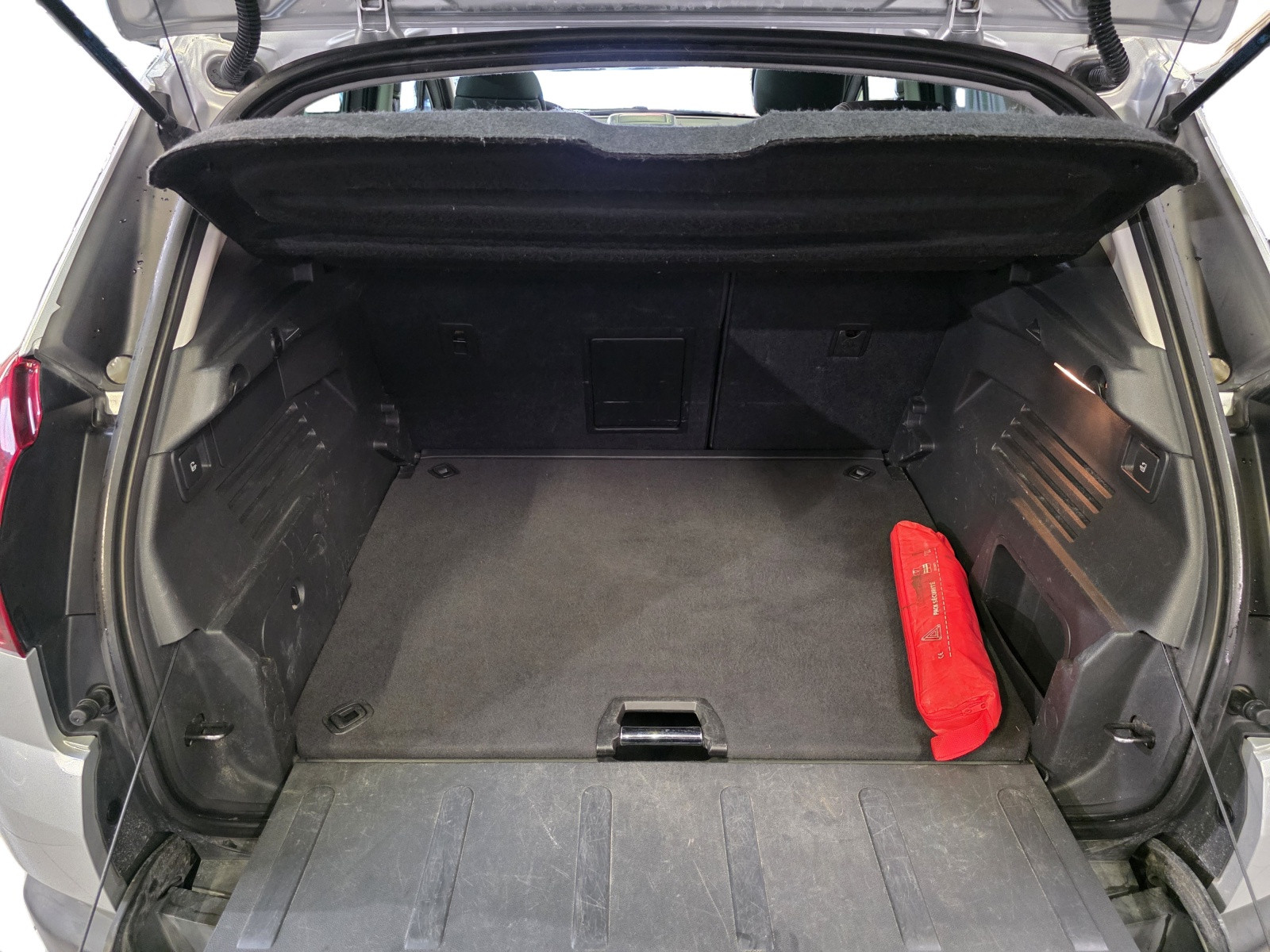 
                                                Voiture
                                                 PEUGEOT 3008 - 1.6 Blue-HDi 120CV ALLURE - 6 CV